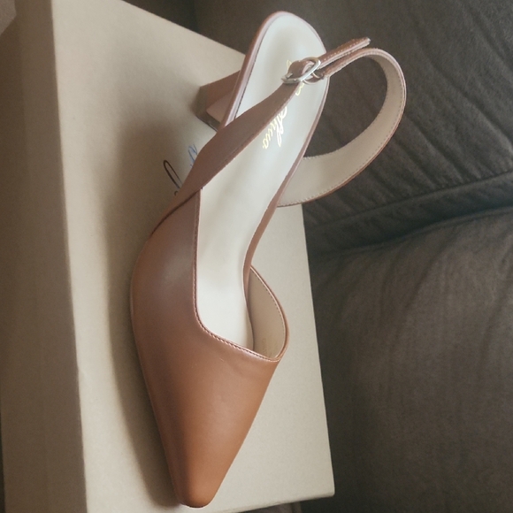 genshua Shoes - Chic Tan Slingback Heels